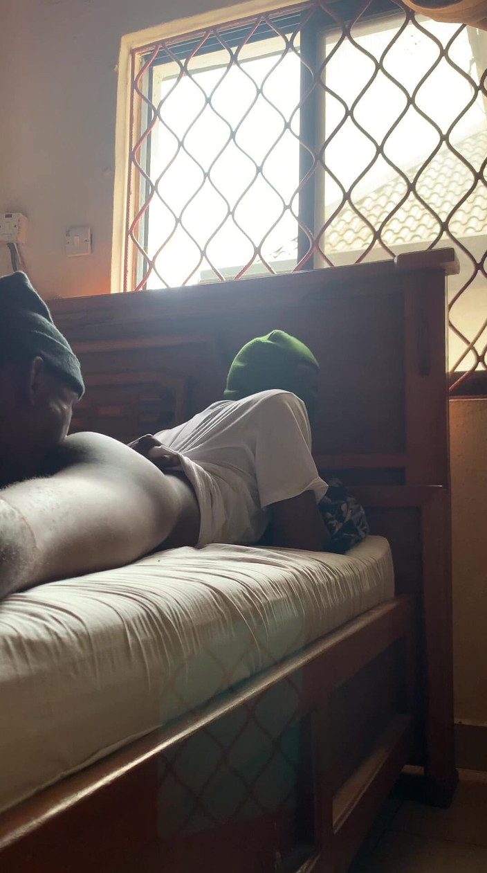 Mr. Noisy Hole: 让我的洞流着白浆