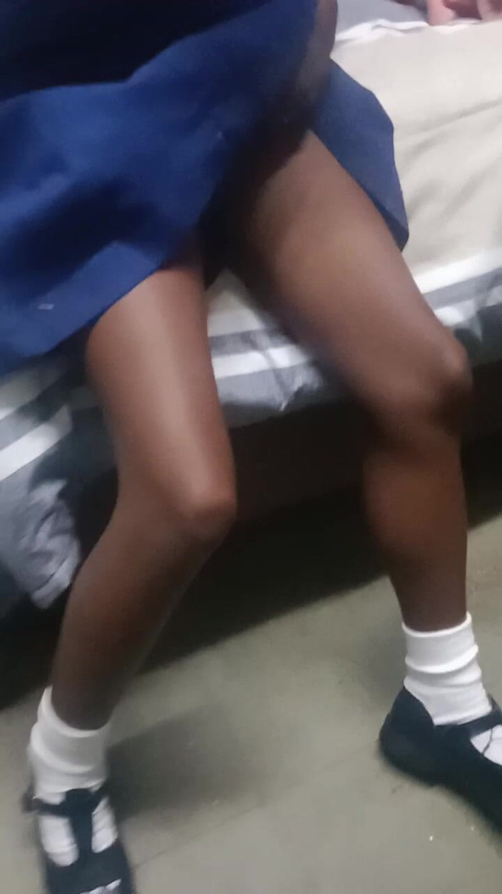 hothouse18xxx: 18-jähriges mädchen fingert muschi und lutscht deinen schwanz