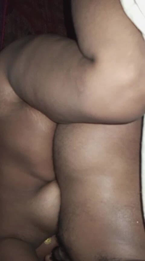 YangZi 69: Het poesje van een vrouw uit Goa wordt een kut...