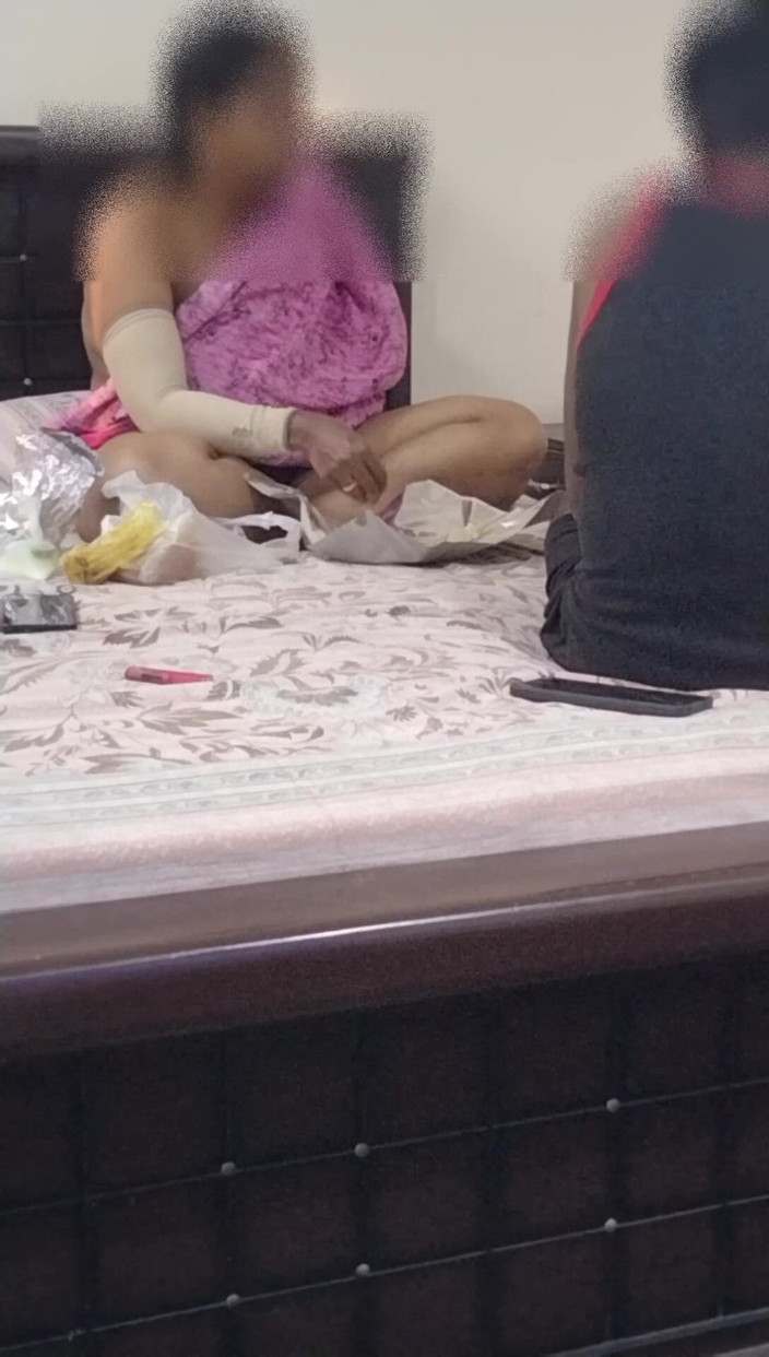 Tamil lesbian: Nahý horký čas na jídlo