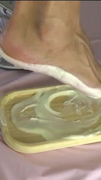 Vackra mogna fötter i yoghurt