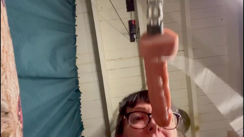 aewin11: Bermain dengan diri saya semasa menonton video saya