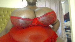 Legendary Booty Overdose: Ébano milf escupiendo y rebotando tetas