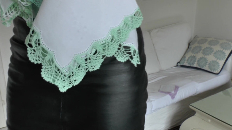 Lady Victoria Valente: Mon envie de branlettes parfumées et de ta bite excitée -...
