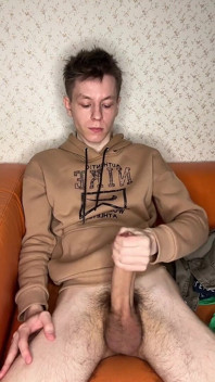 Edgy Twink mačká koule intenzivní stříkání