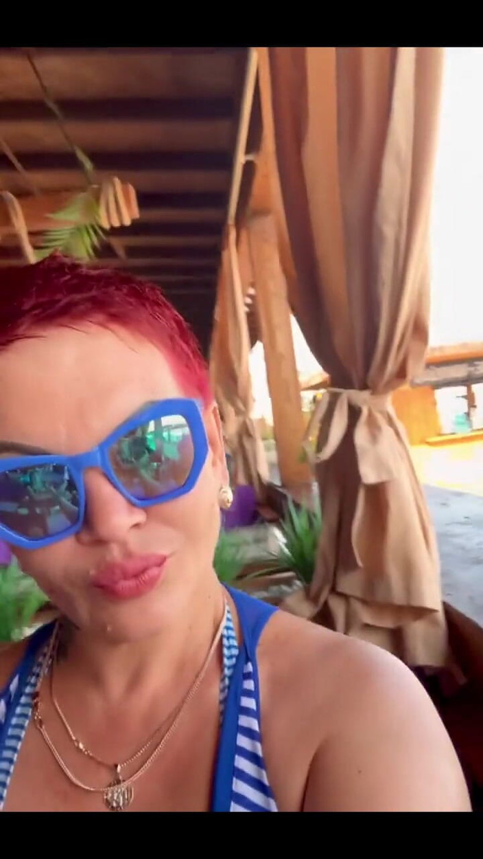 KarmenMilf: 在假期海