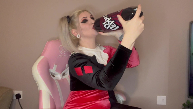 EeveeXo: Cuba Jangan Burp Challenge Harley Quinn Cosplay