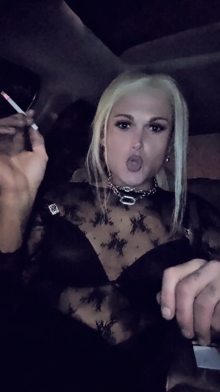 Darkfetish2k: Suce-la En Fumant JOI