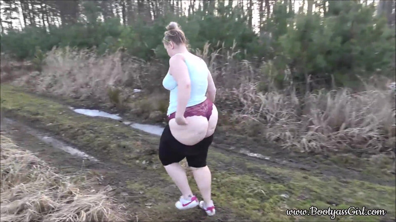 Bootyass Girl: Berkongkek di alam semula jadi