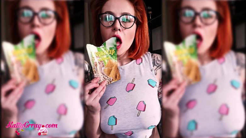 Katty Grray: Sexy nacktes mädchen bereitet frühstück vor der arbeit vor - weiche...