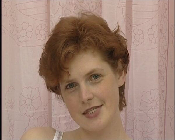 YOUR FIRST PORN: Menjerit dildo Anne