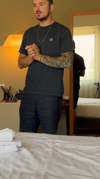 Uprawiałem Seks Z Menedżerem Hotelu, W Którym Wynająłem Pokój Do Filmu Porno