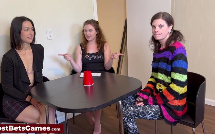 Lost Bets Games: Саймон каже з Ізабель, Каралін і Лісс!