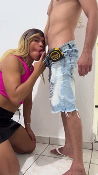 Çalışan gelene kadar trans kadınla seks yaparak ödemesini aldı.