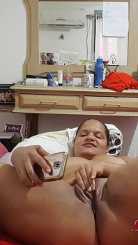 Paty Bumbum Masturbating and Cumming on Video Call