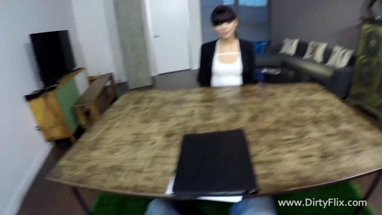 Spy Pov: Mặc quần áo để cởi quần áo