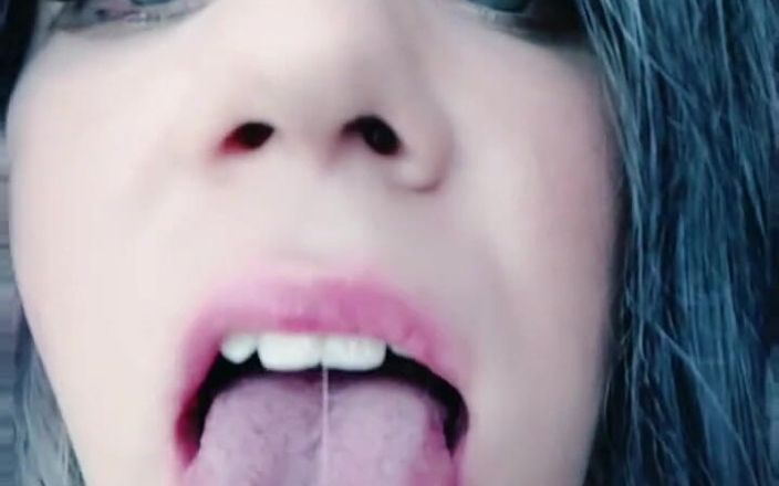 Anna Rios: Je veux toucher ma langue
