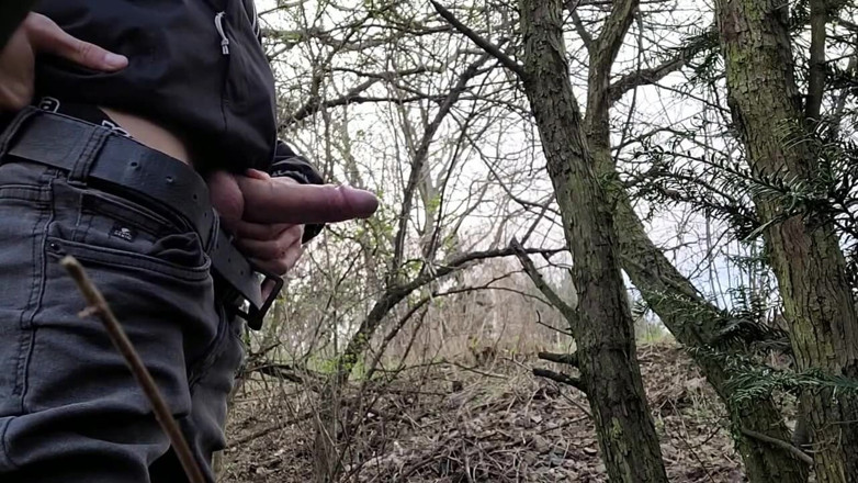 qaz11: handjob on cam-223