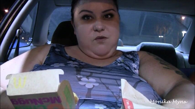 BBW Pleasures: SSBBW ăn trong xe hơi POV