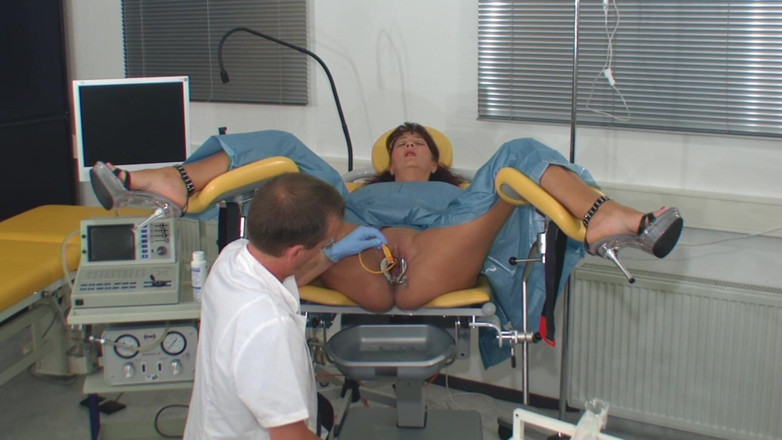 Rubber & Clinic Studio - 1ATOYS: Speculum e ed il clistere con ind e con insa...