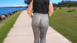 Pantat bahenol cewek ini dientot habis-habisan sambil jogging