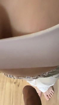 Znalazłem porno na telefonie mojego przyjaciela. Pokazałem jej, jak to zrobić.