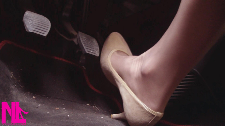 Nyllady: Driving Fast in Beige Pumps on Way to Airport