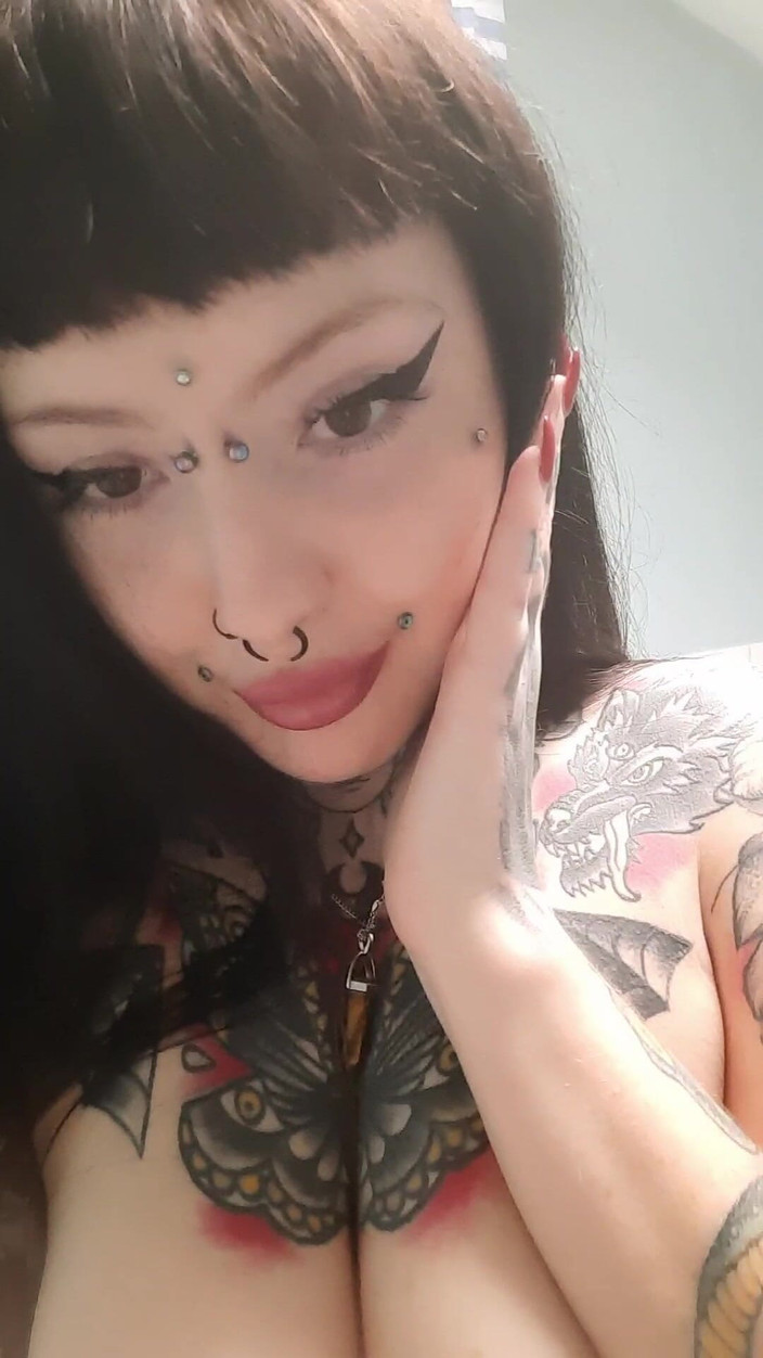 Yourfavecumslut: 내 방광은 오줌으로 가득해