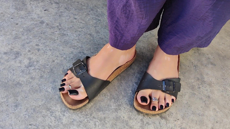 Goddess Lena: Venku v Birkenstock