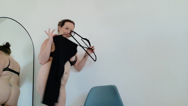 Kinky Lyrical: Outfit of the day - gaun mungil hitam, stoking nilon dan...