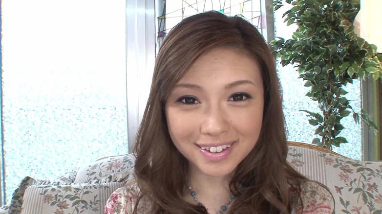Blowjob Fantasies from Japan: Brunetka japońska laska jest zajęta podczas wywiadu