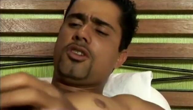 Latina Bang: Puta robusta recebe sua buceta molhada fodida