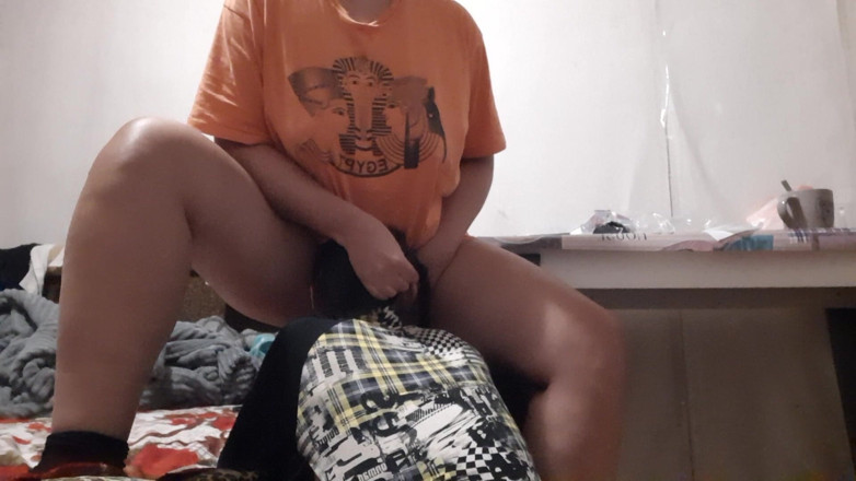 Lesbian-illusion: Karım banyodayken komşumu ağzından sikiyorum