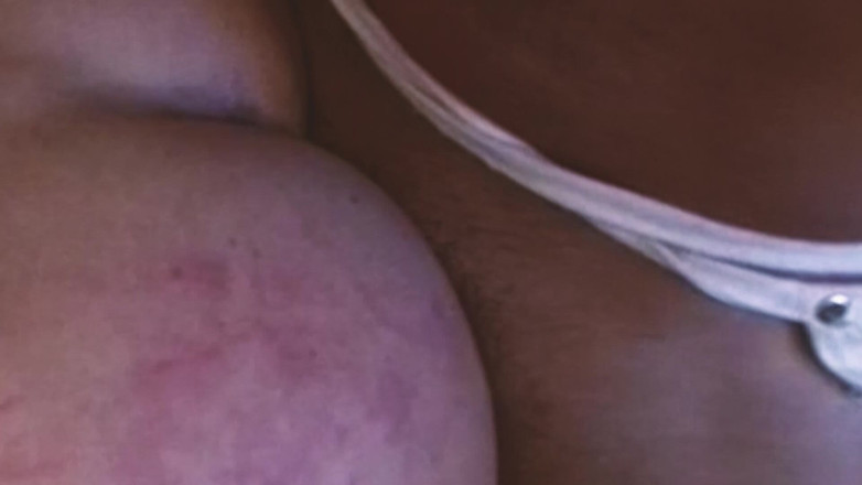SEXUAL SIN GAY: Scéna 2 zezadu: Trio pracovníků ve svalových konstrukcích, kteří kouří a šukají...