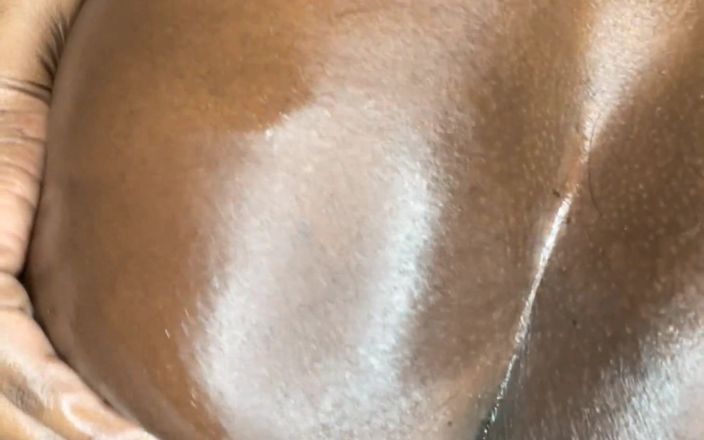 Super sexy ebony cuties: Розтягую мої сідниці верхи на 12-дюймовому ділдо