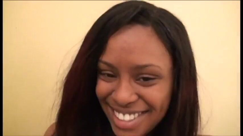 A Lesbian World: Aksi menyelam cewek kulit hitam cantik dengan toket besar alami...