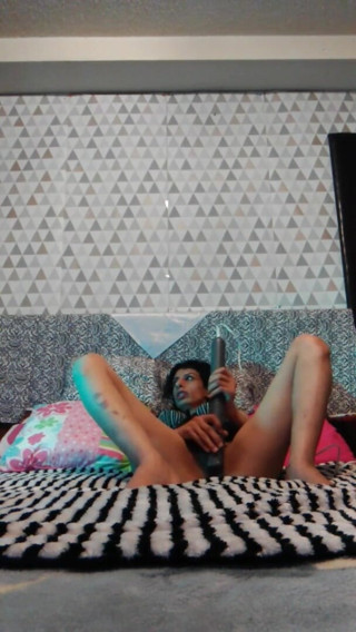 Happy life: Woman masturbates with enormous hitachi