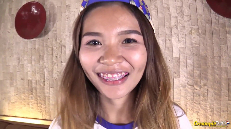 Creampie Thais: La 18enne kittikorn video di sesso creampie per la prima volta
