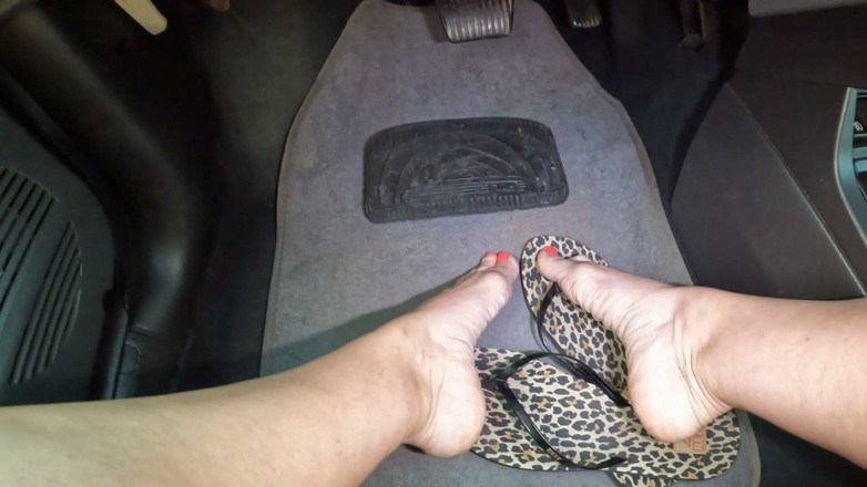 Blondelatinmom: Barefoot Driving Around the City