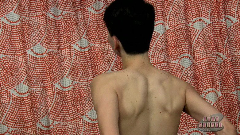 Bare Twinks: Benjamin adoră pula aia mare și goală!