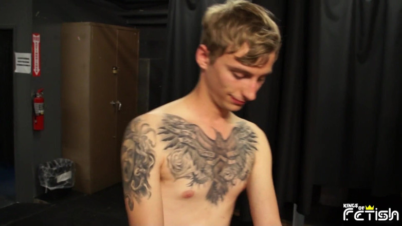 Gay Diaries: Twink - amigo y su amigo destruyen sus culos apretados por...