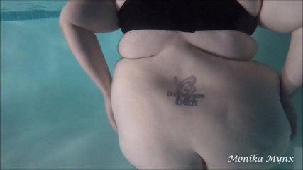 BBW Pleasures: Underwater SSBBW booty shake