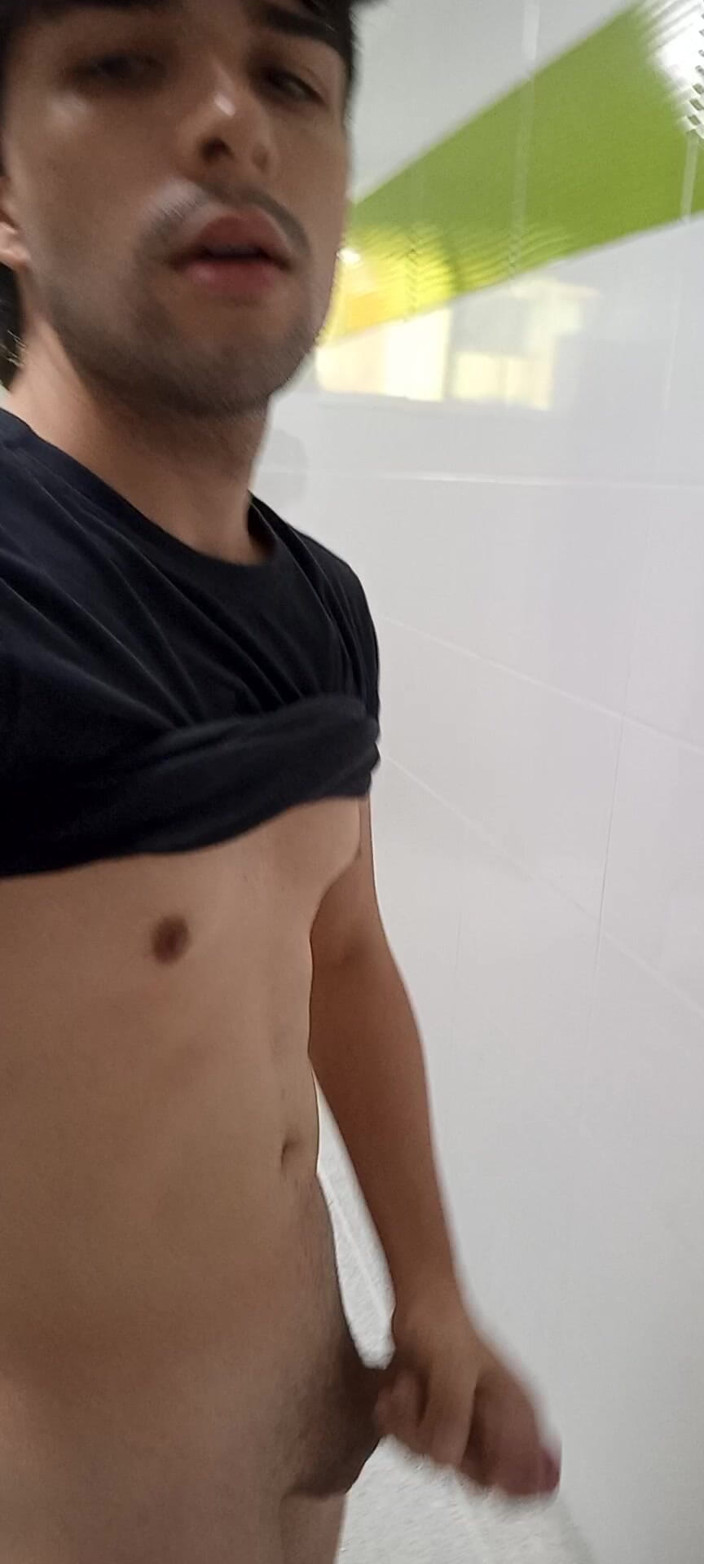 Diego_latinboy: Fetisch badezimmer goldene regendusche sperma