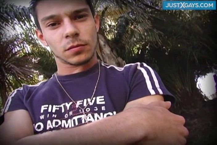 Just X Gays bareback: Una mamada bareback caliente compañera de cuarto