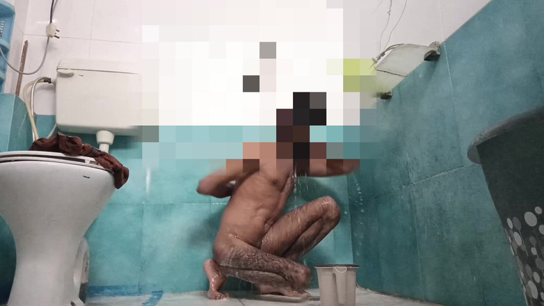 Brijesh 270: 汚い継母がシャワーで幼い男の子を手伝い、チンポをしゃぶる