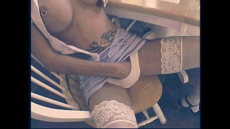 Vintage megastore: 巨乳にピアスを開けた少女が巨大なコックでマンコに満たされる