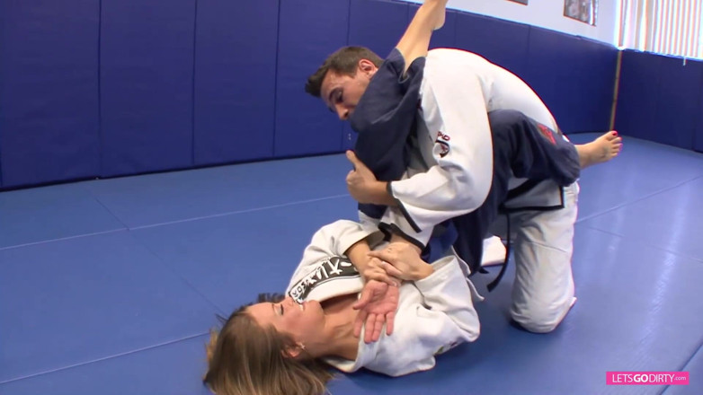 LetsGoEroticOnly: Mój nauczyciel judo pieprzy mnie lepiej niż mój chłopak