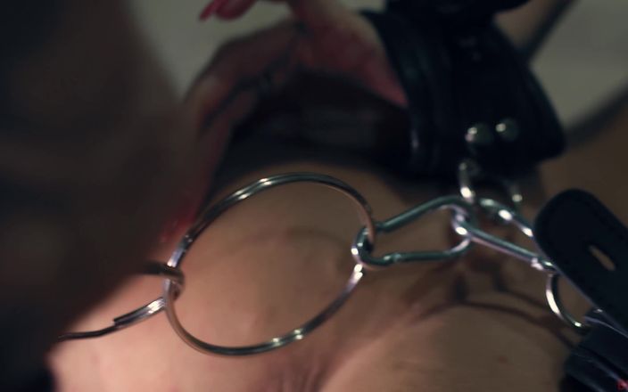Glamour Bunnies: Zara Lei dans le donjon sexuel