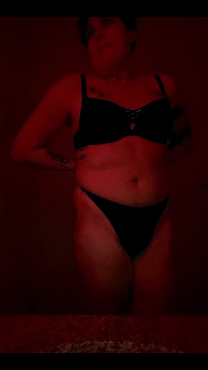 Lil Puddles: Chodź, pomóż mi się rozebrać