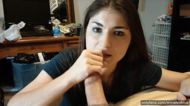 Annalee Blue: Ejaculare sexy direct în gâtul meu